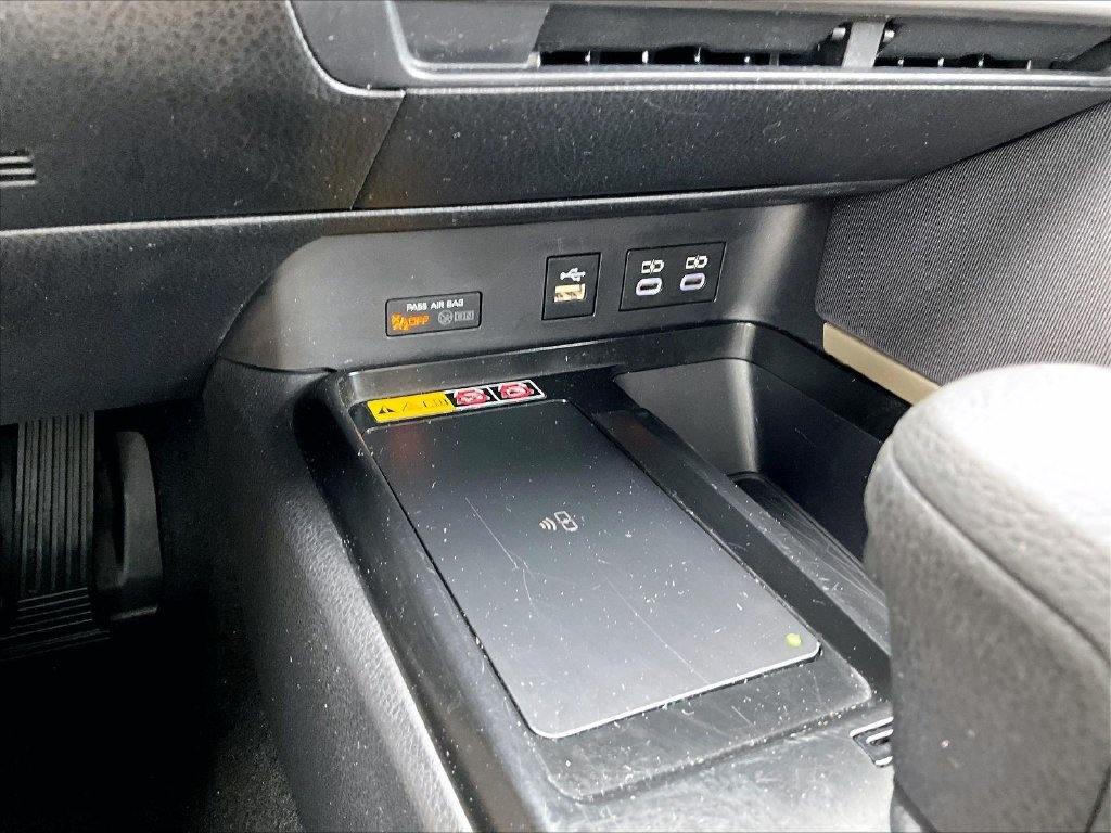 Used 2025 White Toyota LE image 27
