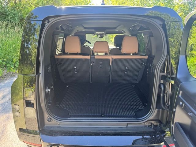 New 2026 Woolstone Green Land Rover X-Dynamic SE image 14