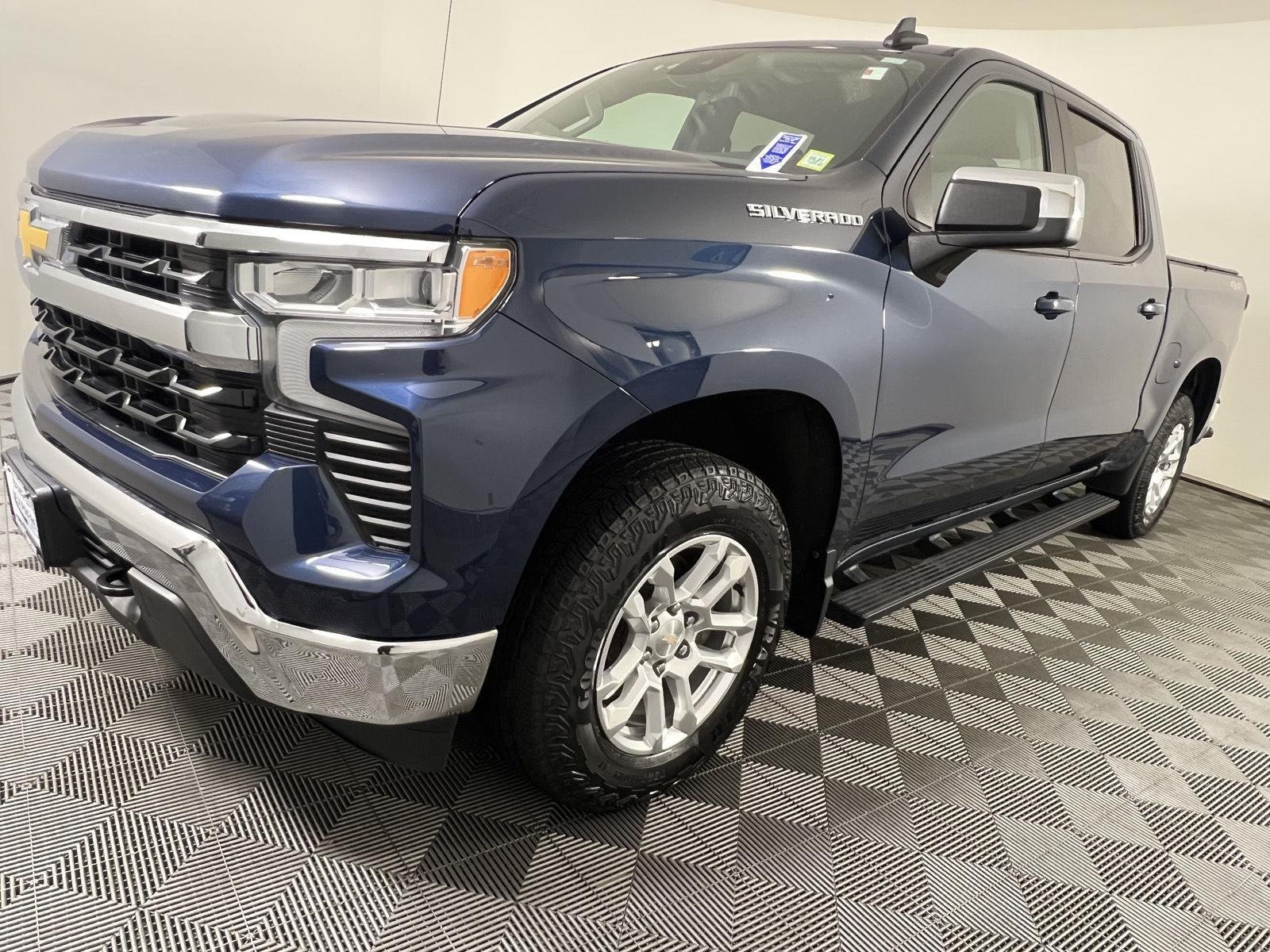 Used 2022 Northsky Blue Metallic Chevrolet LT image 16