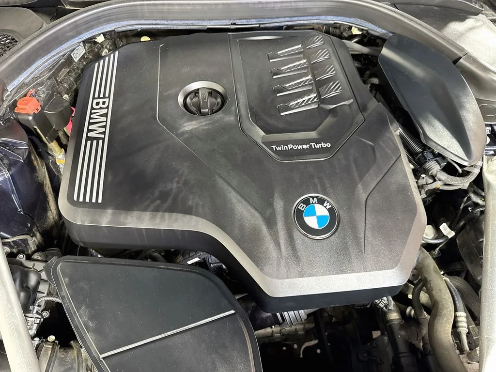 Used 2020 Blue BMW 530i xDrive image 36