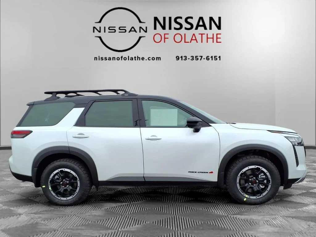 New 2026 Everest White Pearl TriCoat / Super Black Two-tone Nissan Rock Creek® image 32
