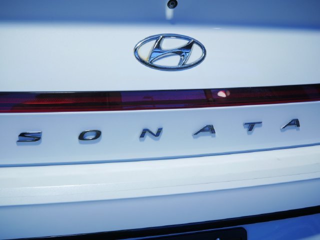 Used 2023 White Hyundai SEL image 9