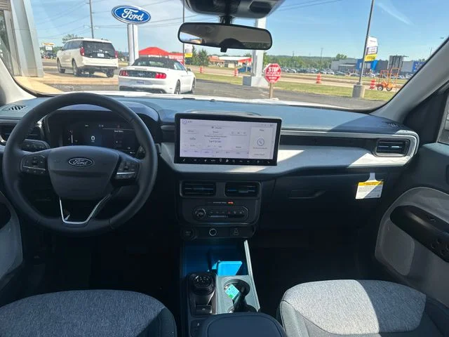 New 2025 Oxford White Ford XLT image 15