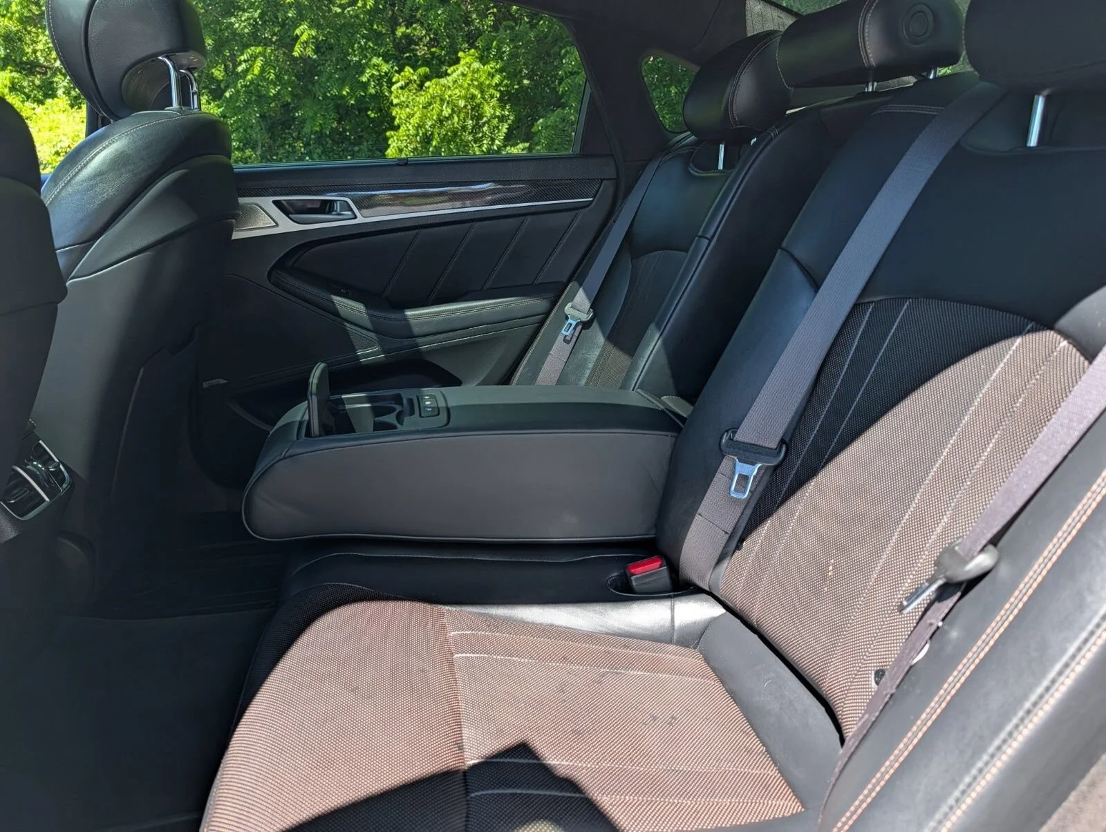 Used 2018 White Genesis 3.3T Sport image 25