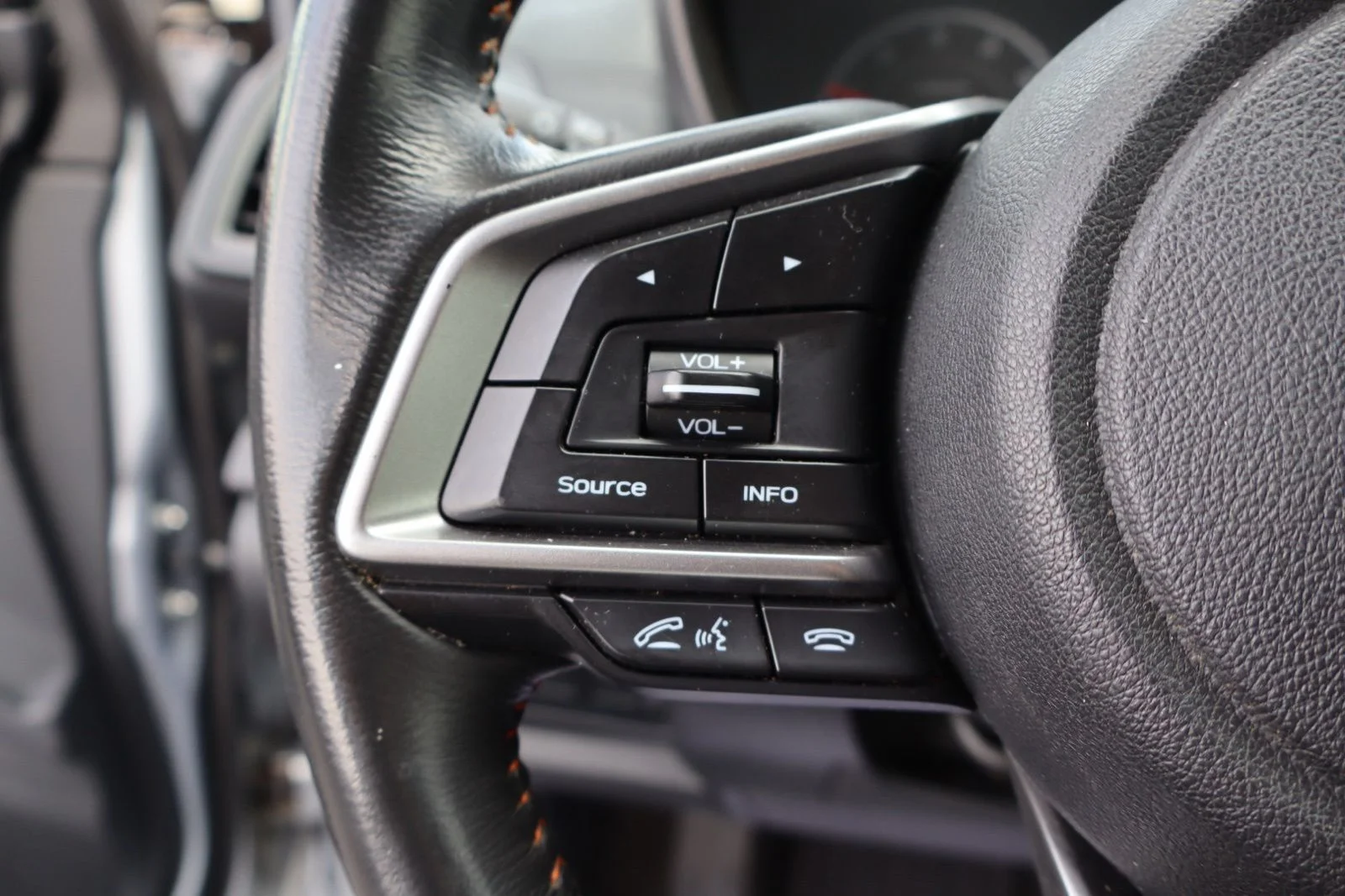 Used 2018 Ice Silver Metallic Subaru 2.0i Premium image 16
