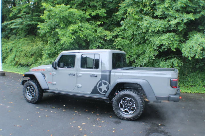 Used 2020 Sting-Gray Clearcoat Jeep Mojave image 3