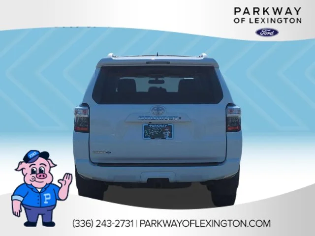 Used 2016 White Toyota SR5 image 4