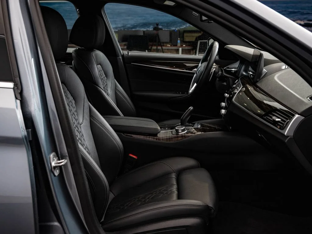 Used 2022 Bluestone Metallic BMW 530i xDrive image 25