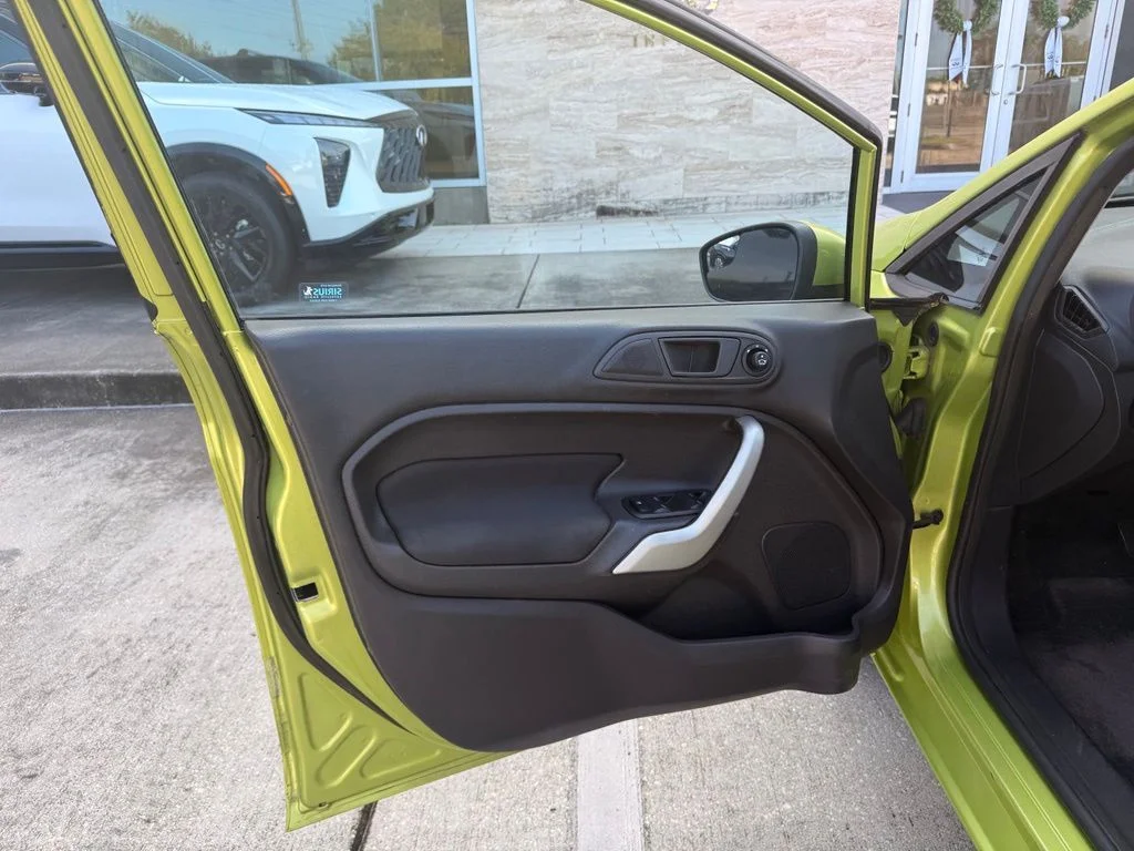 Used 2011 Green Ford SE image 9