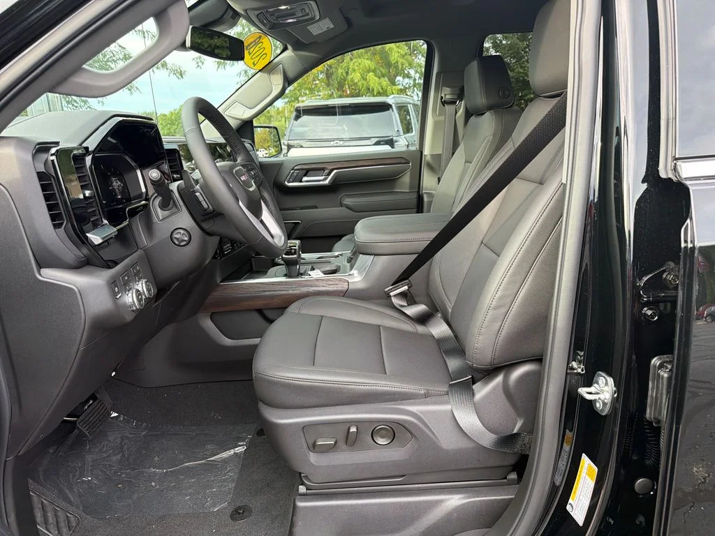 2026 GMC Sierra 1500 SLT - Photo 10