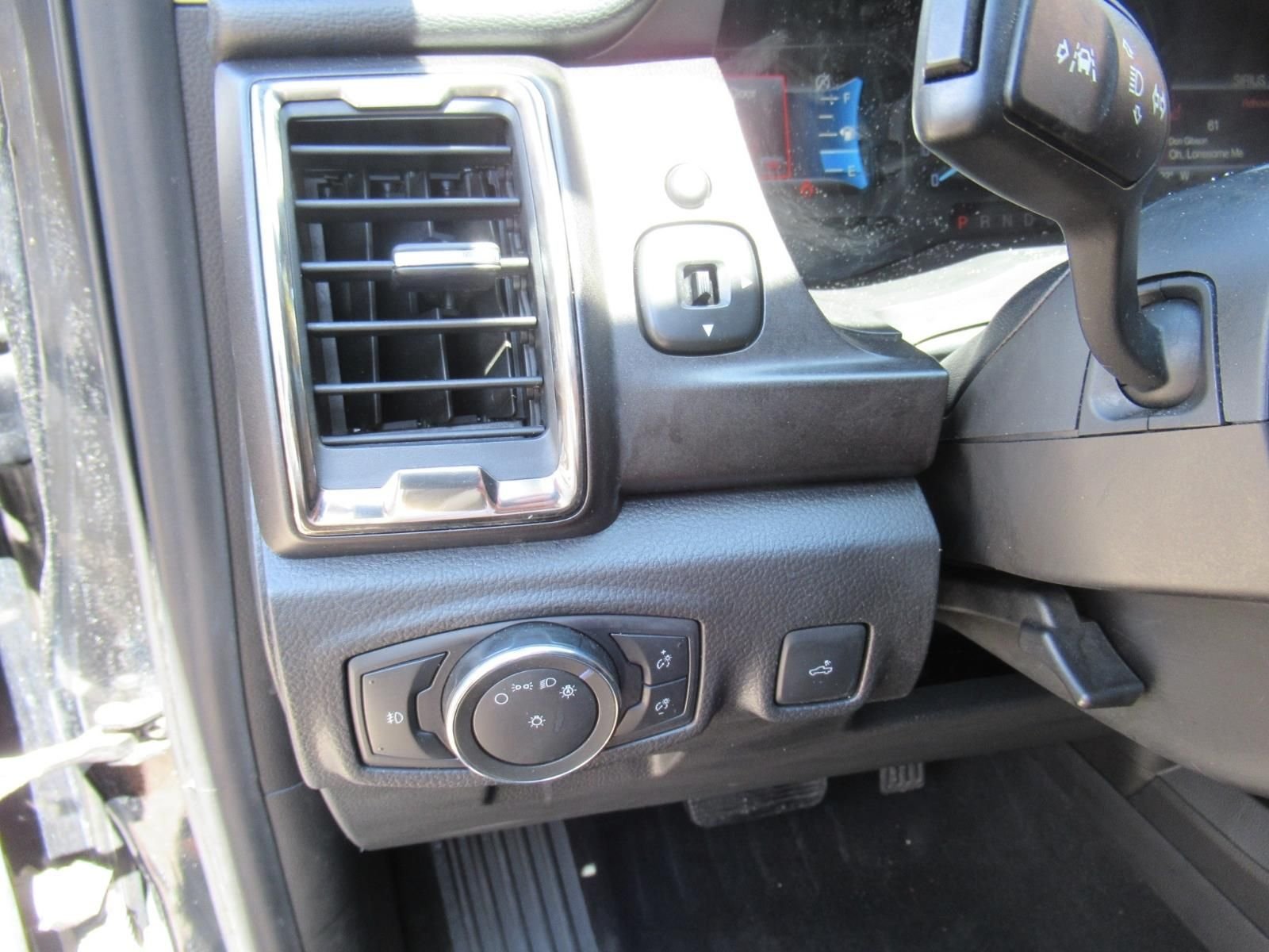Used 2022 Black Ford Lariat image 25
