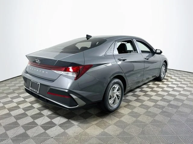 New 2026 Hyundai ELANTRA SE