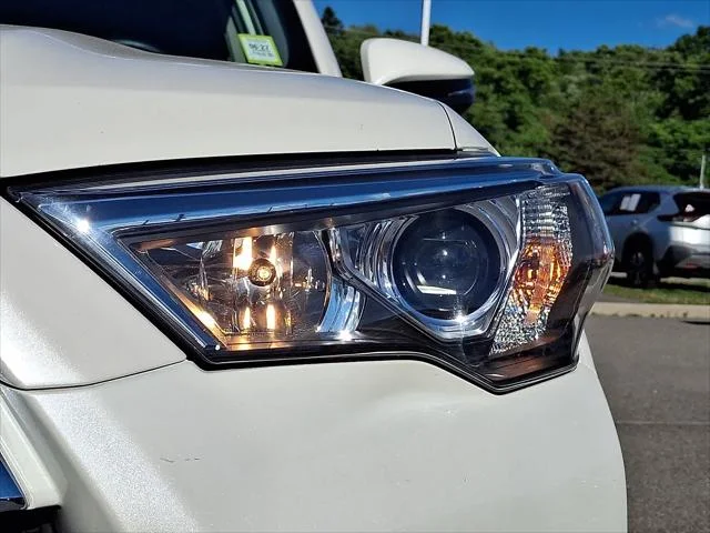 Certified Used 2023 BLIZZARD PEARL Toyota  image 11
