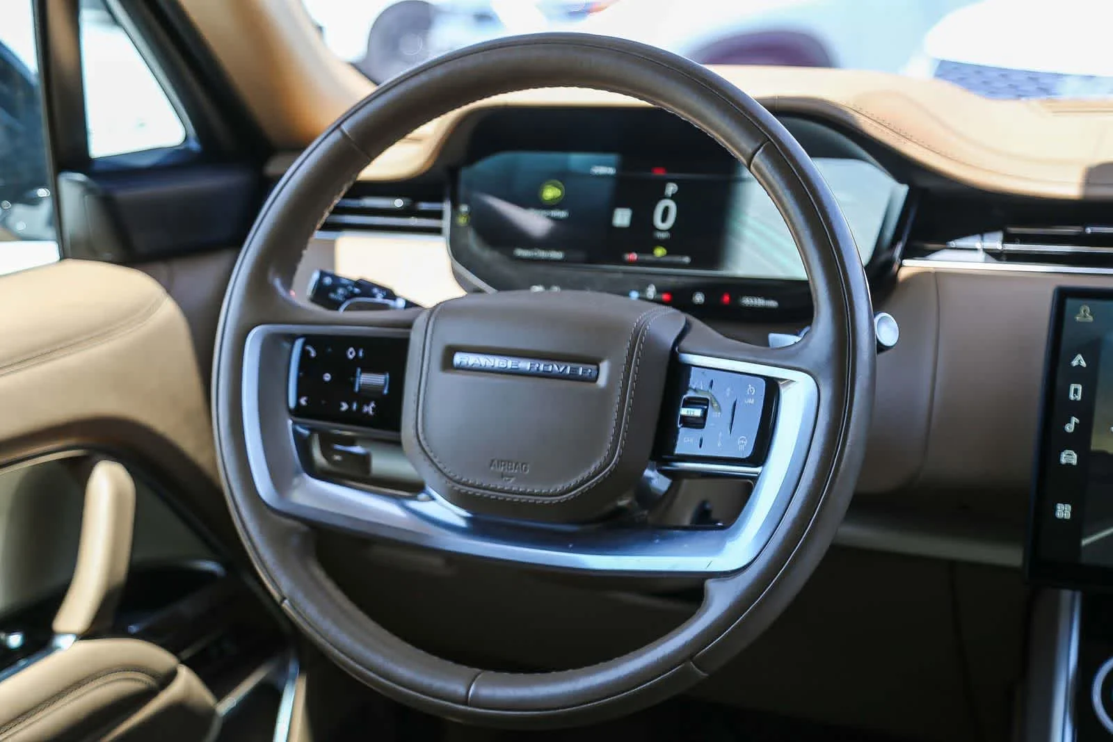 Used 2023 White Land Rover SV image 16