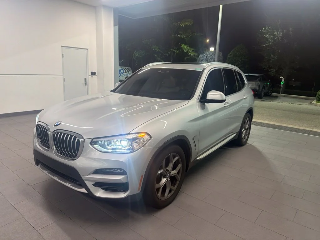 Used 2021 Silver BMW sDrive30i image 3