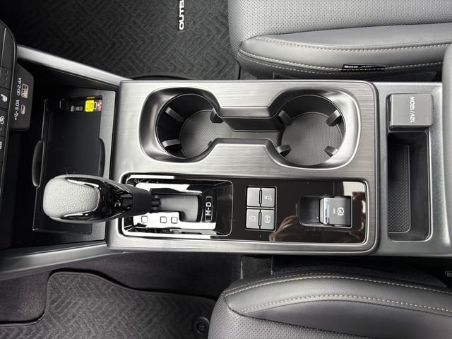 New 2026 CRYSTAL WHITE PEARL Subaru Limited image 19