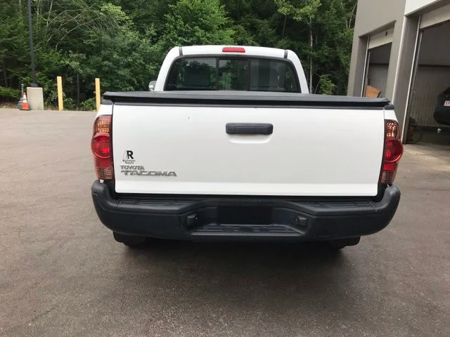 Used 2013 White Toyota Base image 3