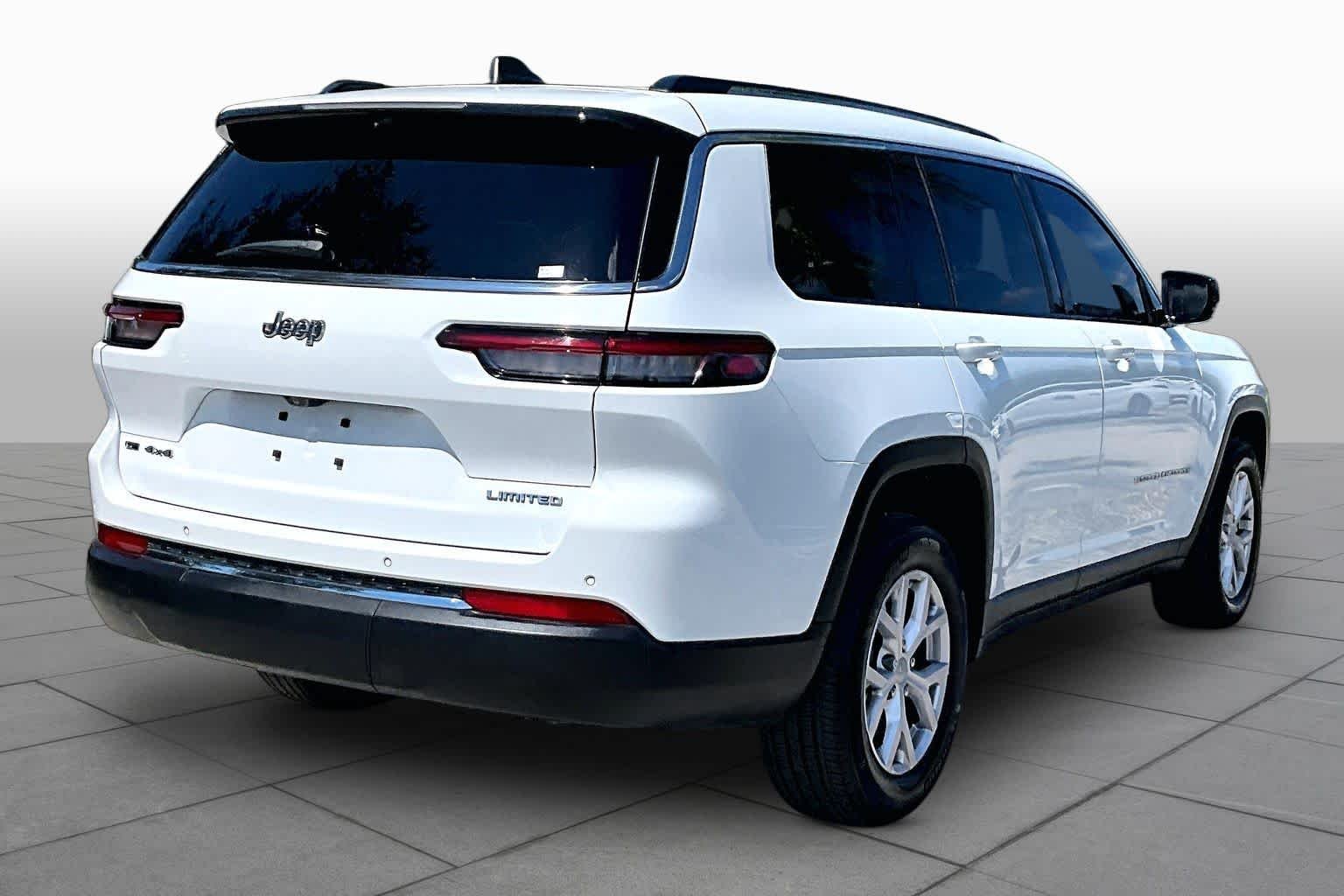 Used 2022 Bright White Clearcoat Jeep Limited image 13