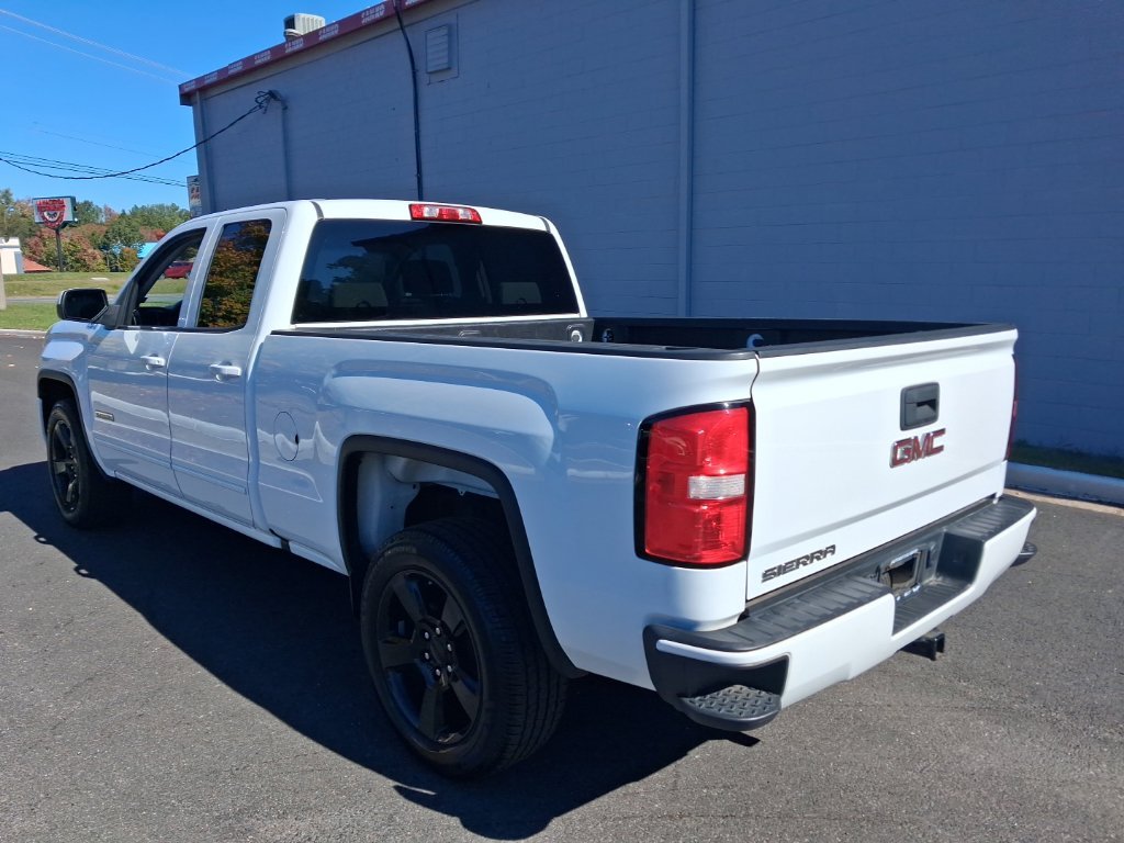 Used 2017  GMC Base image 5