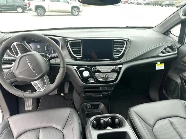 2026 Chrysler Pacifica Select - Photo 16