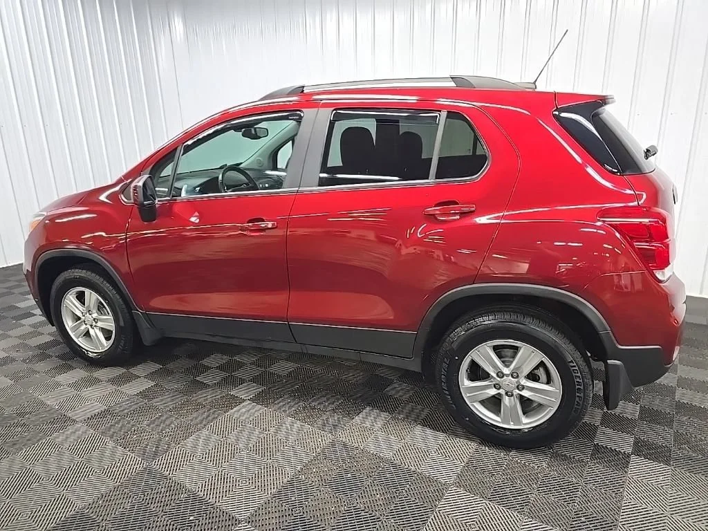 Used 2021 CRIMSON METALLIC Chevrolet LT image 4