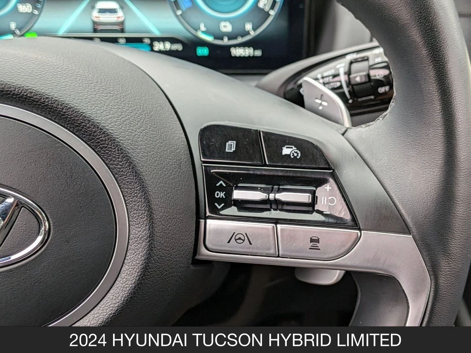 Used 2024 Amazon Gray Hyundai Limited image 19