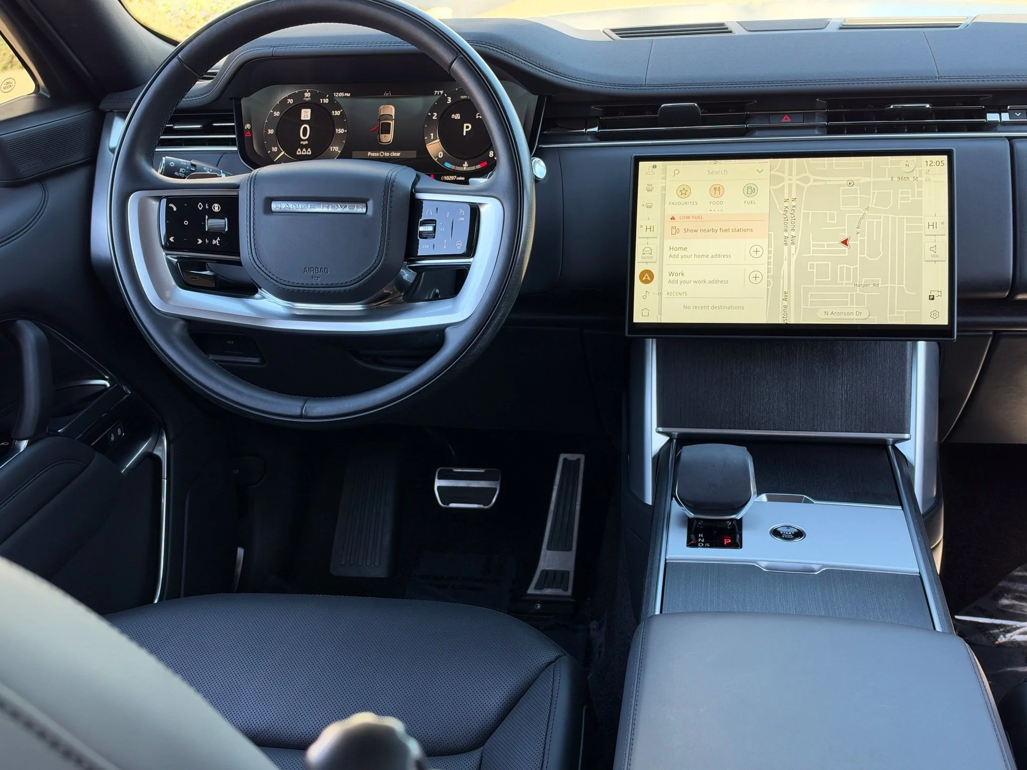 Used 2025 Green Land Rover SE image 19