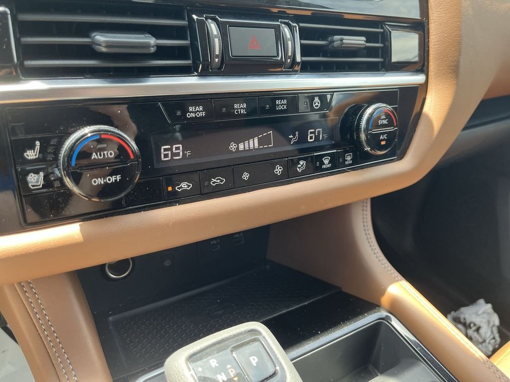 Used 2025 Beige Nissan Platinum image 19