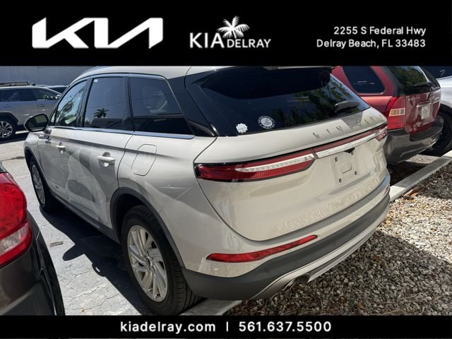 Used 2022 White Lincoln Standard image 3