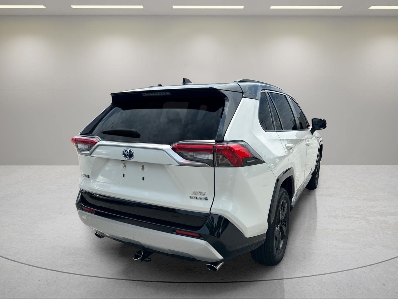 Used 2019 Blizzard Pearl Toyota Hybrid XSE image 5