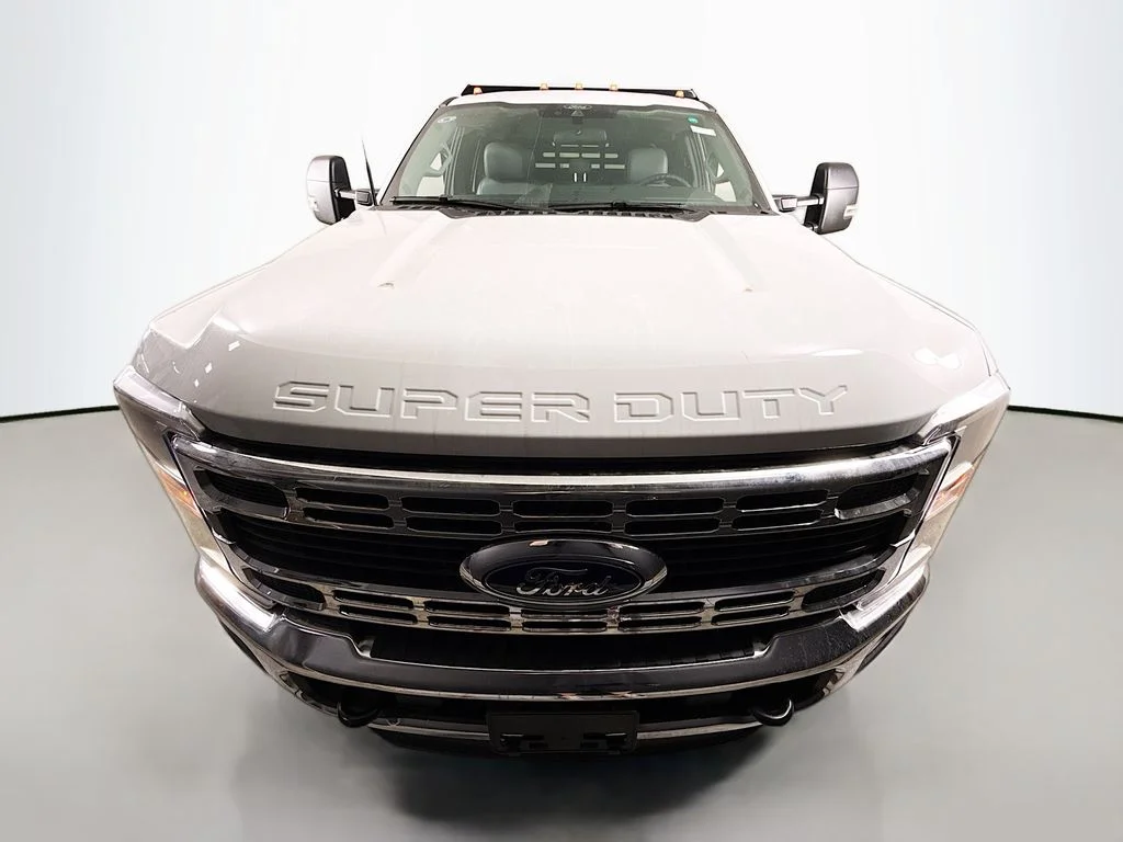 New 2025 Oxford White Ford F-450® XL image 2