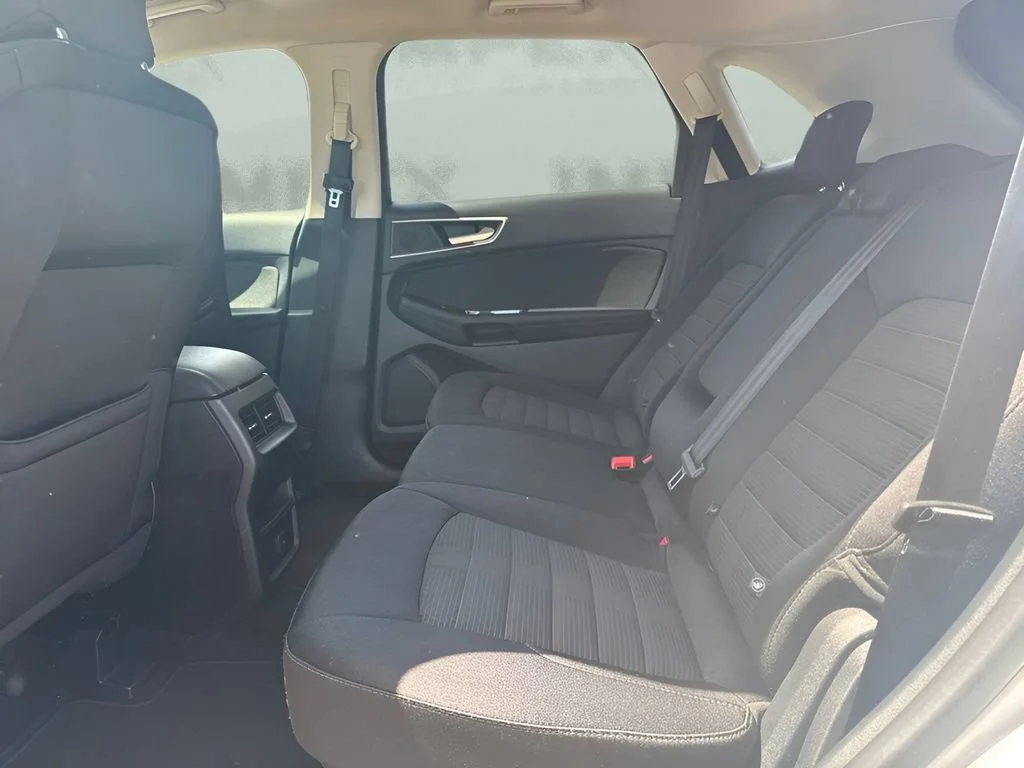 Used 2018  Ford SEL image 11