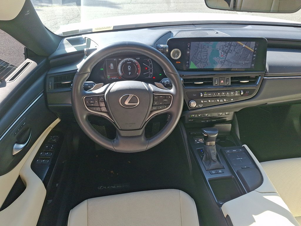 Used 2022 White Pearl Lexus 300h image 11