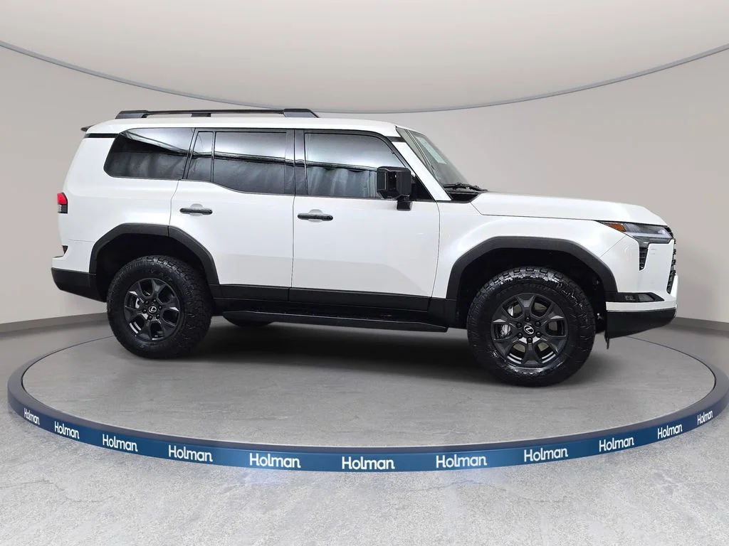 Used 2025 White Lexus 550 Overtrail+ image 4