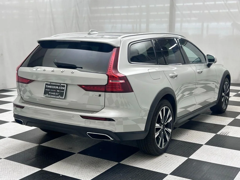Used 2020 Silver Volvo T5 image 7