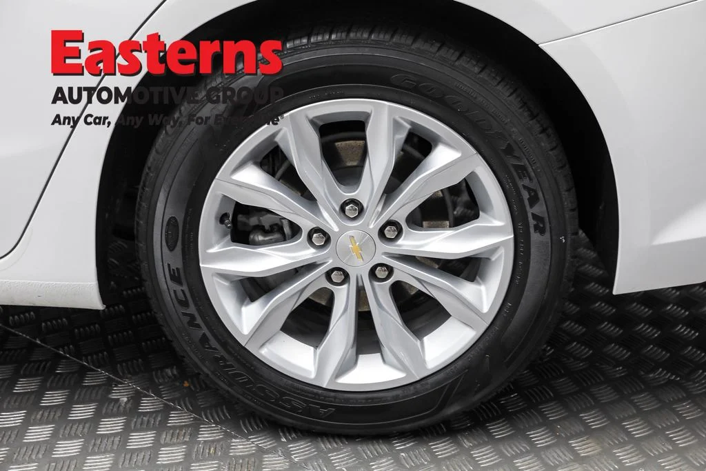 Used 2023 White Chevrolet LT image 8