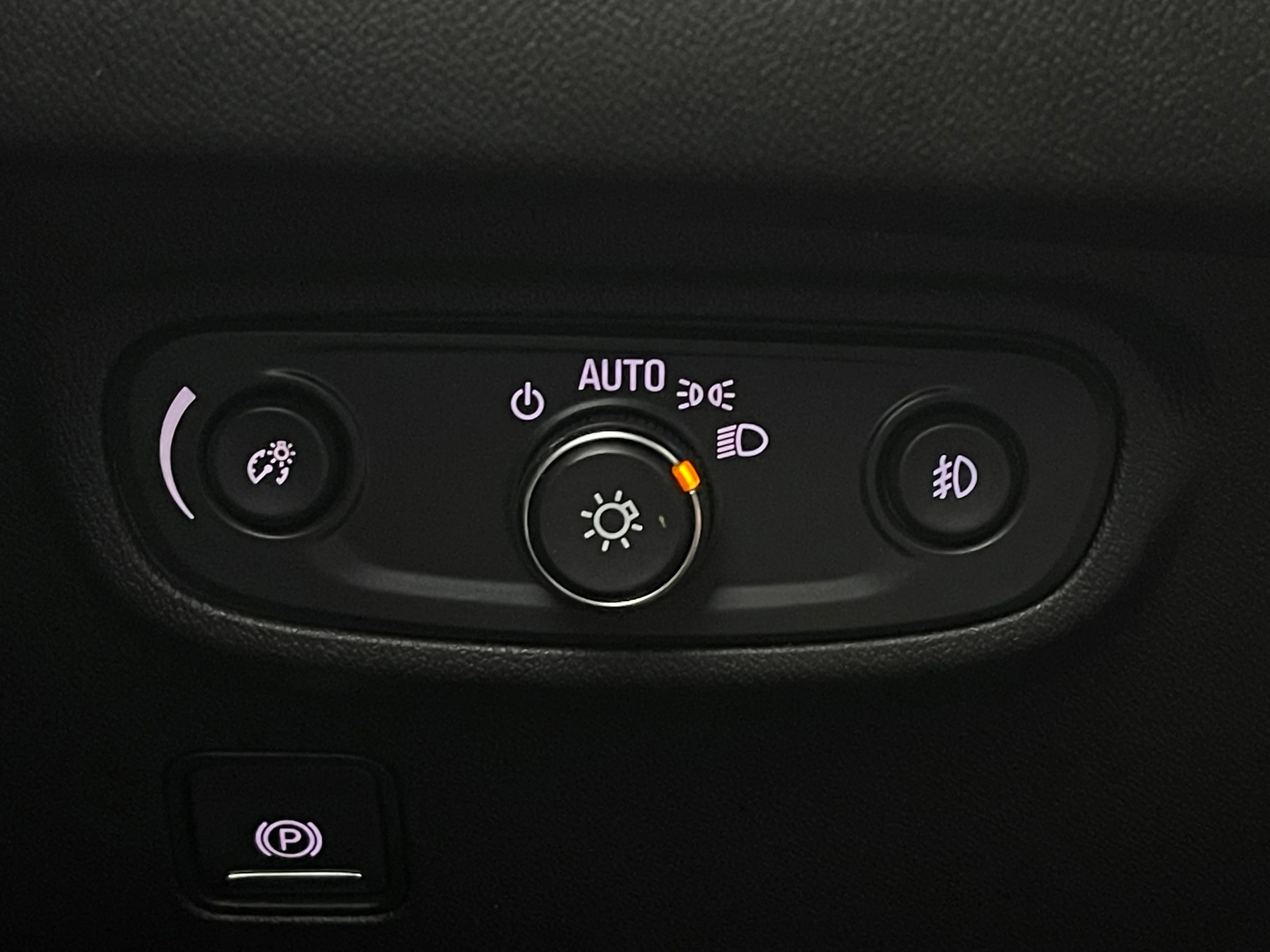 Used 2024 Sterling Metallic GMC AT4 image 24