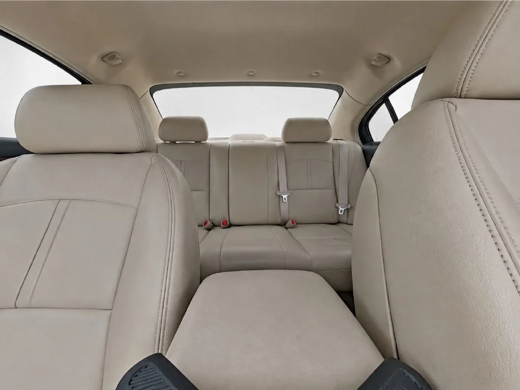 Used 2009 Black Saturn XR image 24