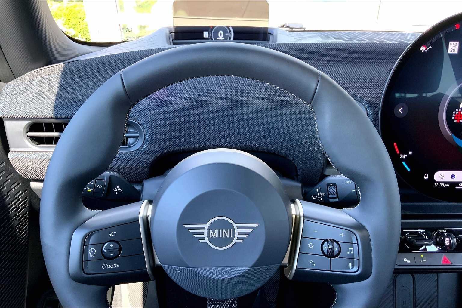 New 2026 Midnight Black II Metallic MINI Signature Plus image 19