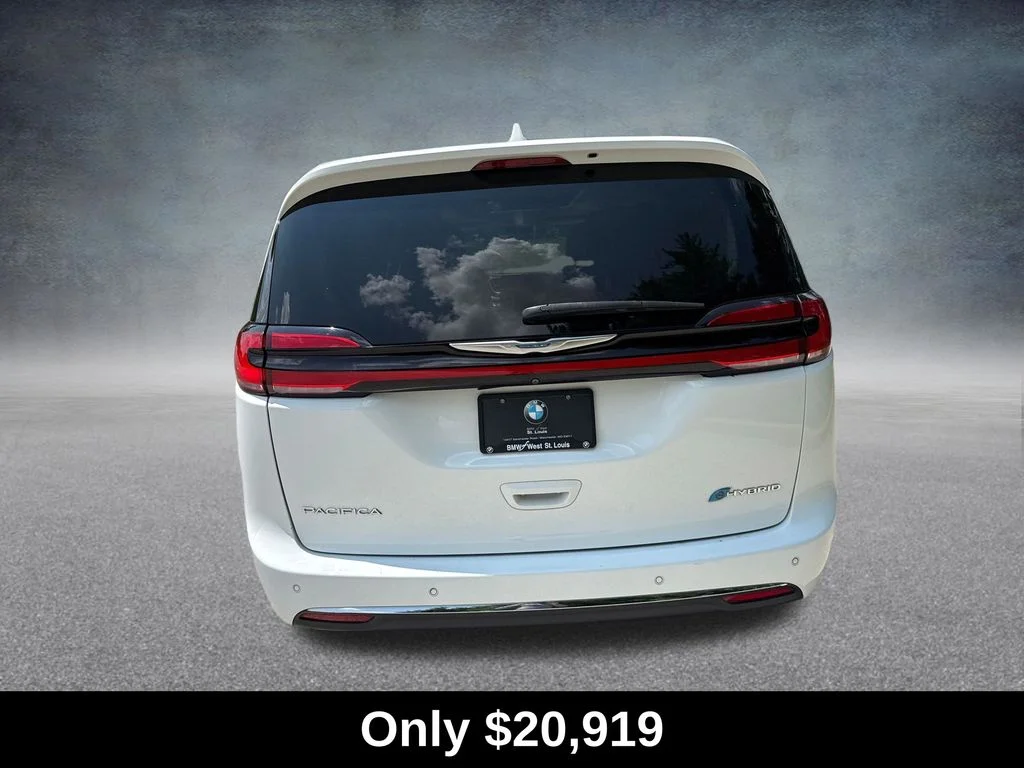 Used 2021 White Chrysler Limited image 4