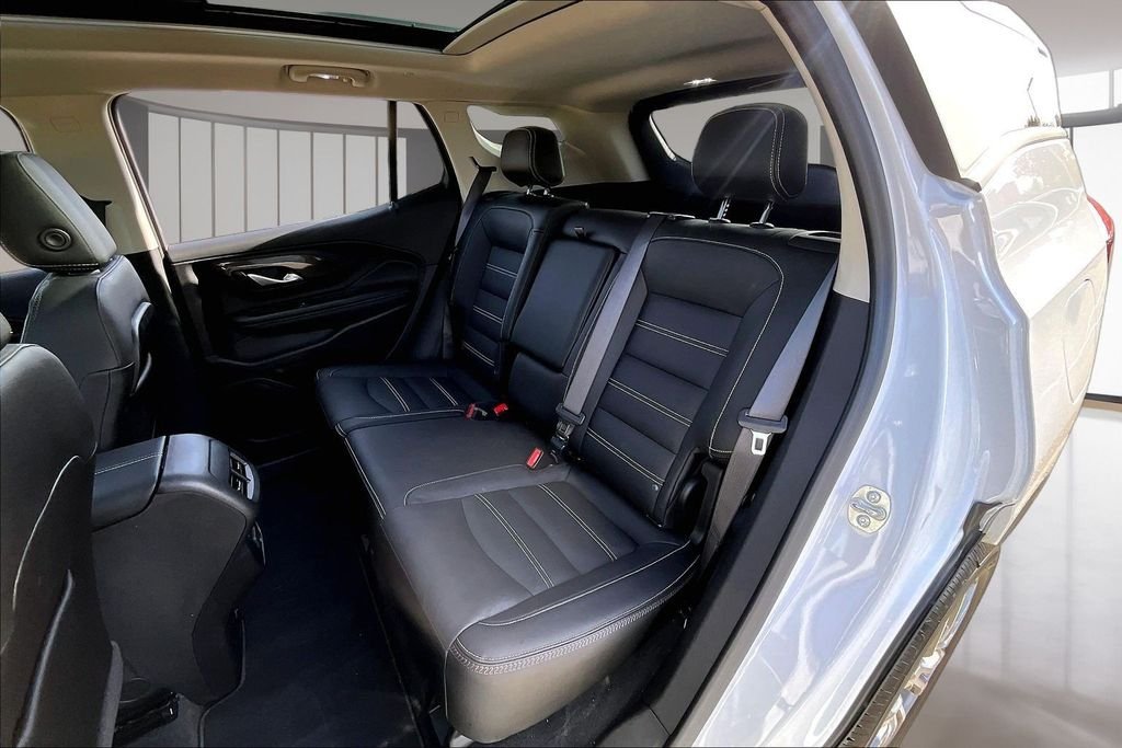 Used 2024 White GMC Denali image 28