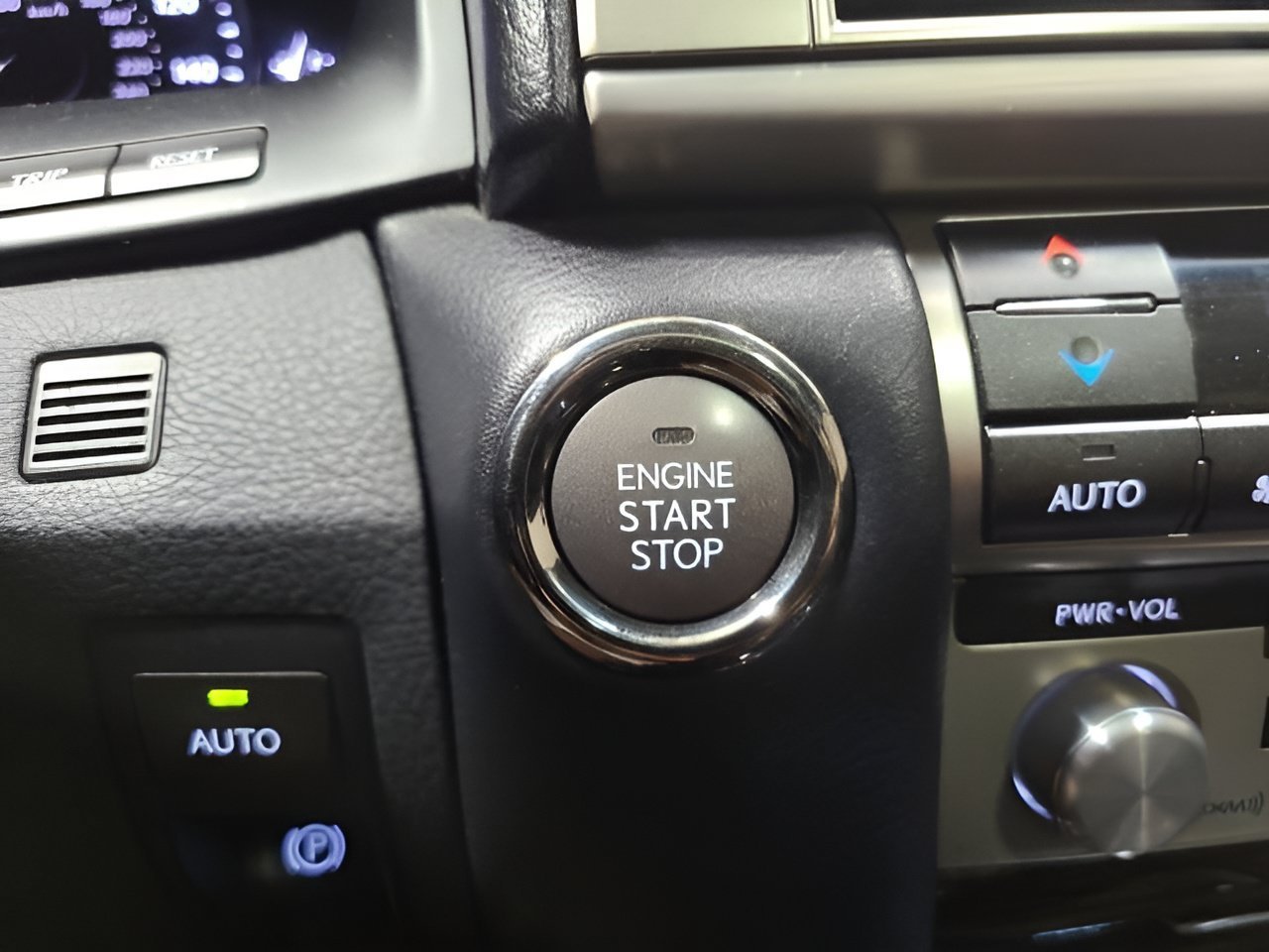 Used 2016 Obsidian Lexus 460 image 35