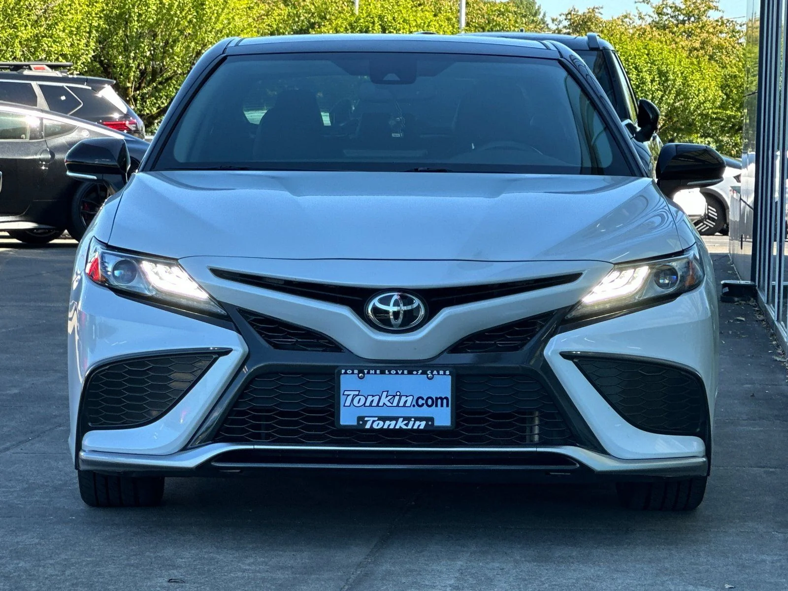 Used 2021 Wind Chill Pearl/Midnight Black Metallic Toyota XSE image 8