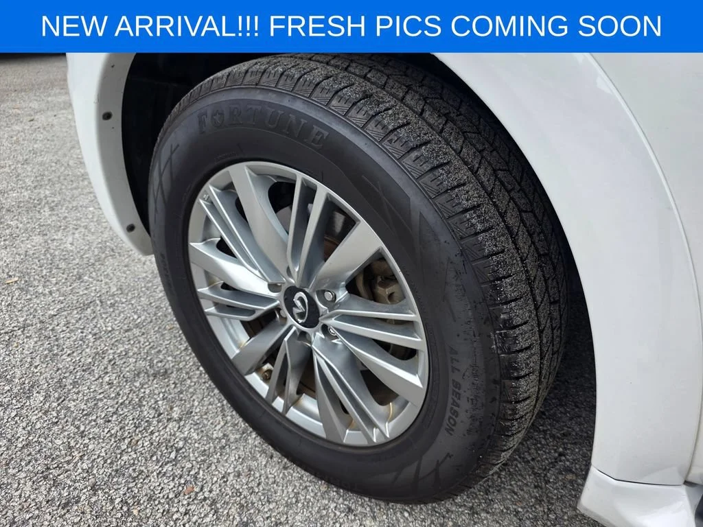 Used 2018 White INFINITI RWD image 7