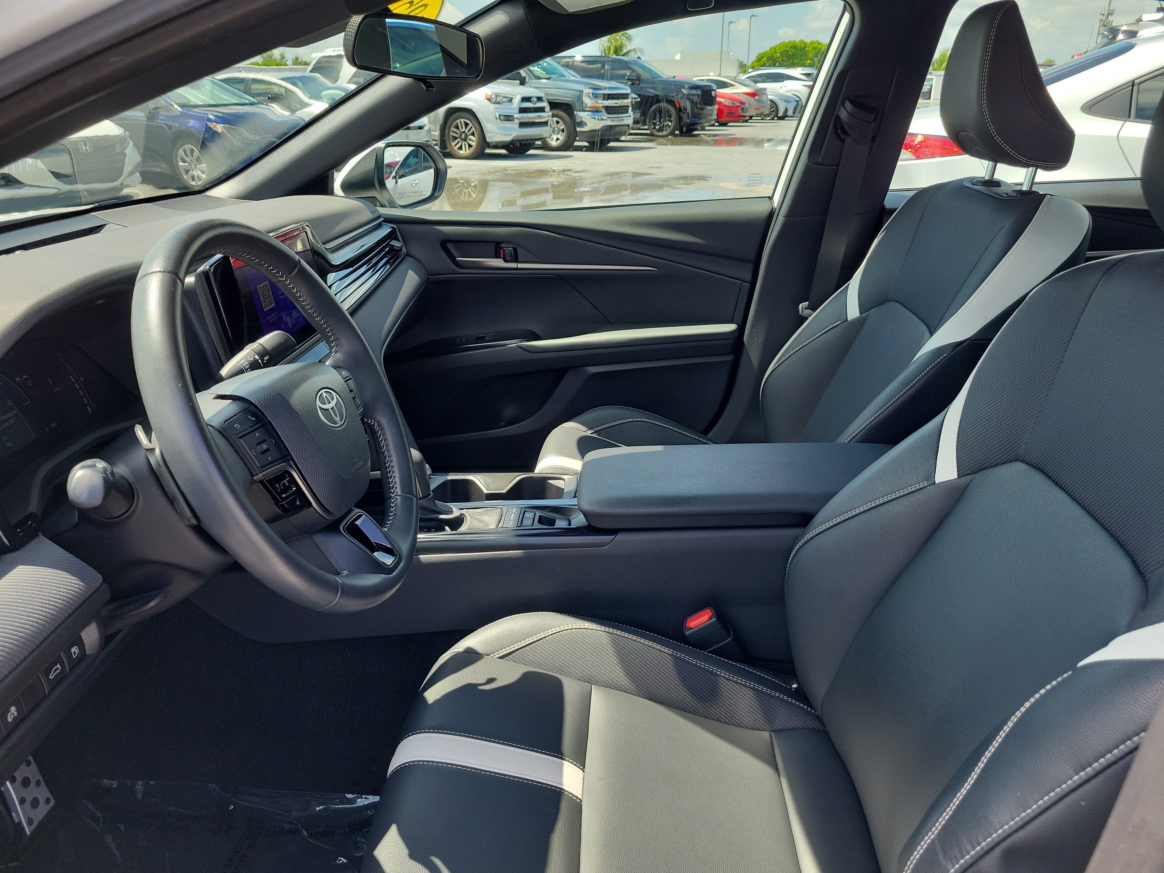 Used 2025 Ice Toyota SE image 21