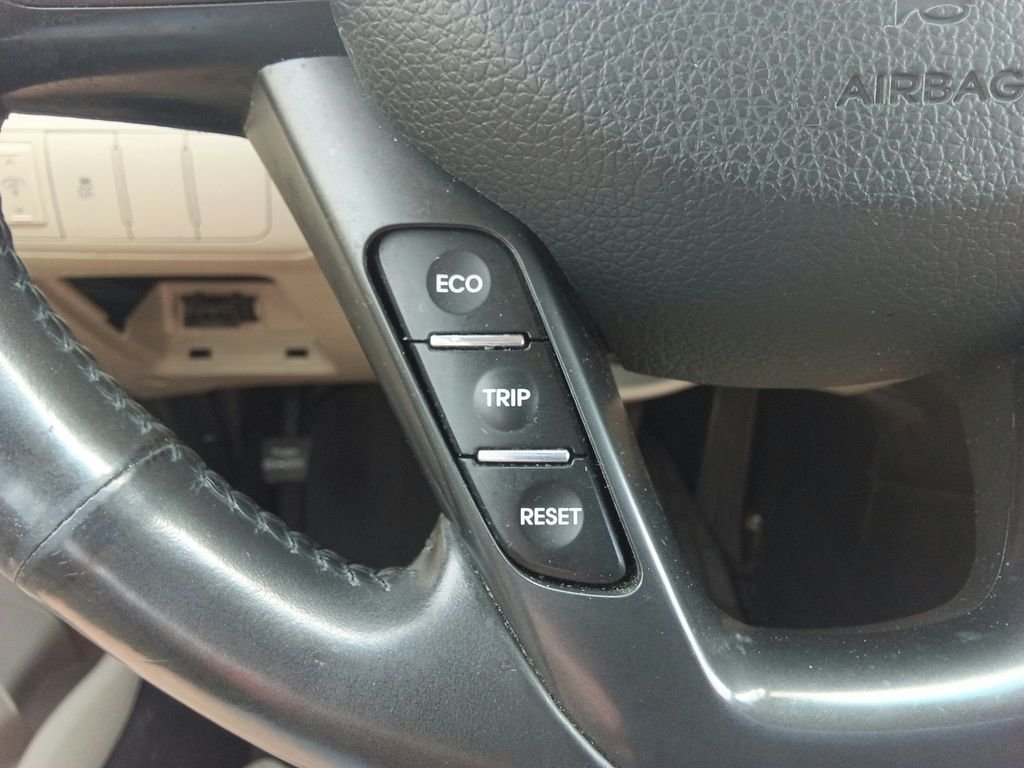 Used 2012 Black Kia EX image 22
