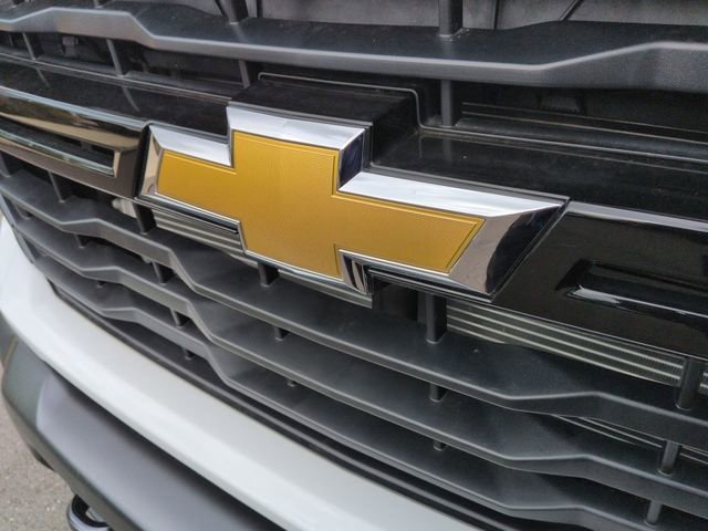 New 2025 Summit White Chevrolet Work Truck image 29