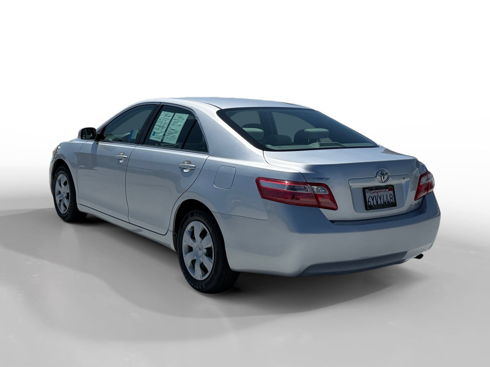 Used 2009 Silver Toyota LE image 3