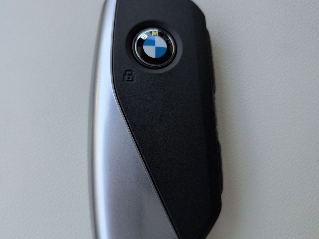 New 2026 Mineral White Metallic BMW xDrive28i image 30