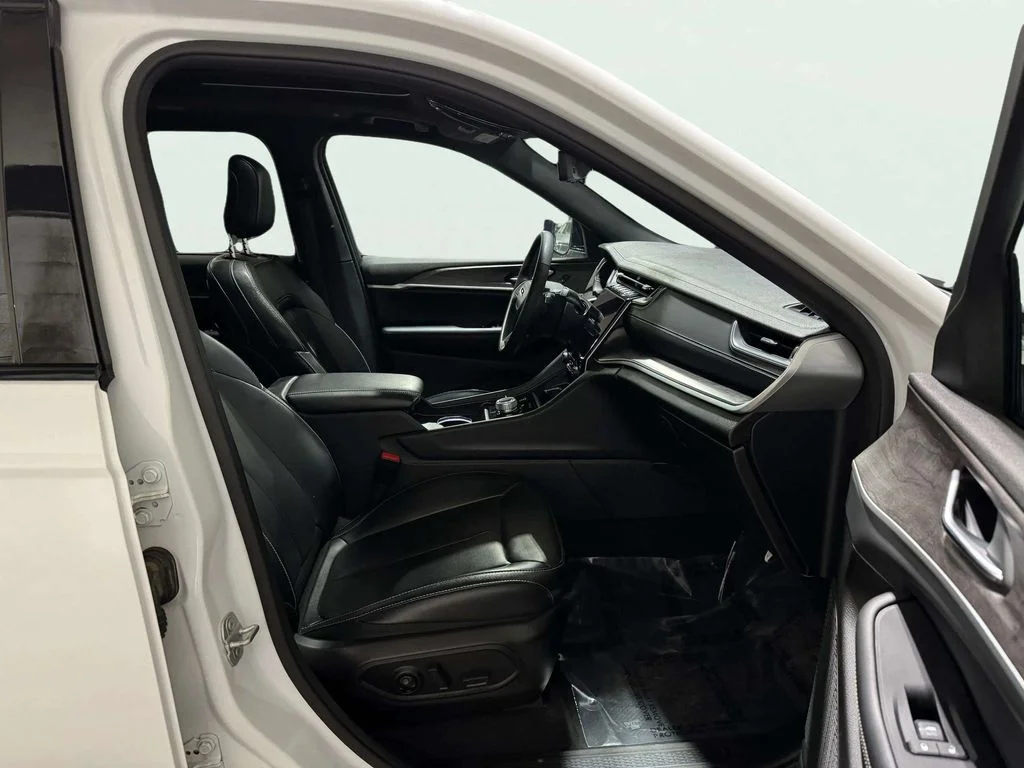 Used 2024 Bright White Clearcoat Jeep Limited image 29